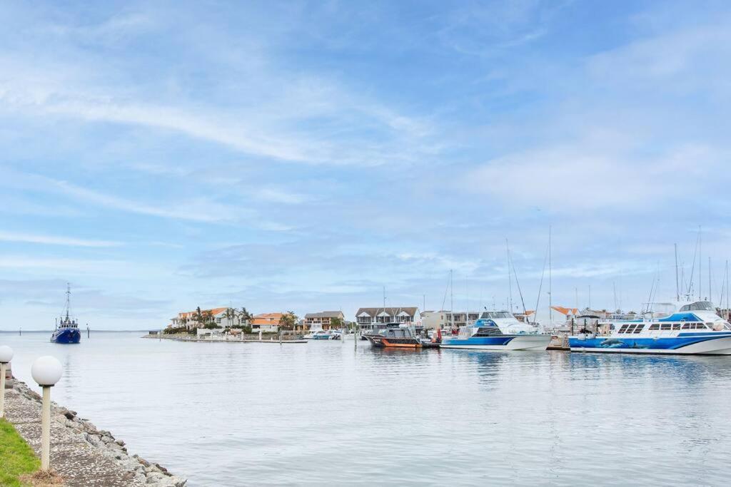 Waterfront Townhouse - Picturesque Marina Views Apartment Port Lincoln Exterior photo