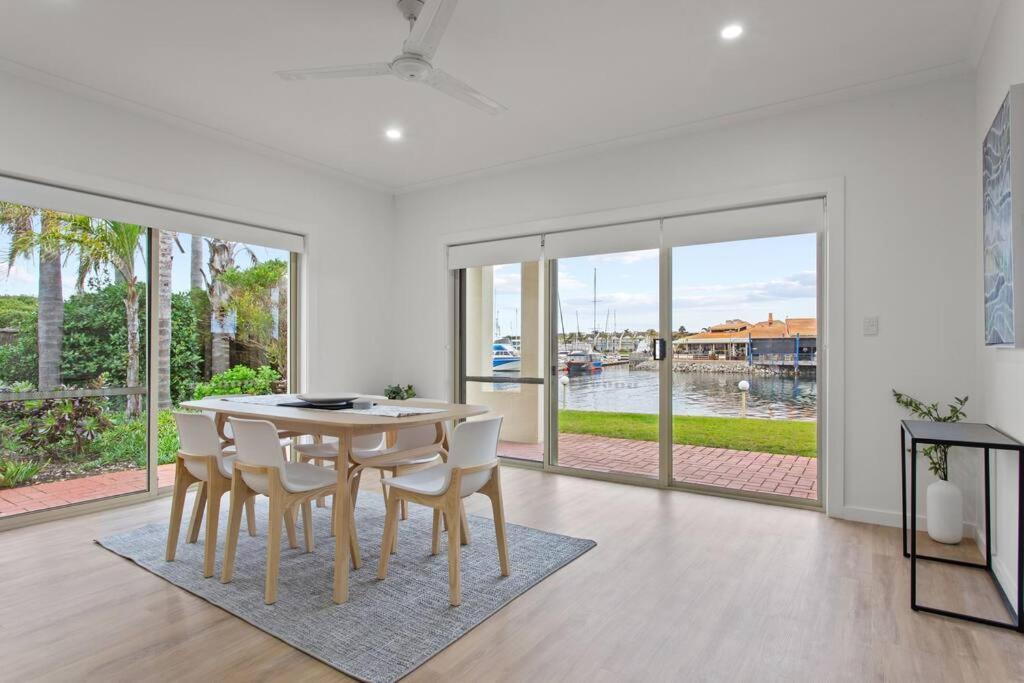 Waterfront Townhouse - Picturesque Marina Views Apartment Port Lincoln Exterior photo