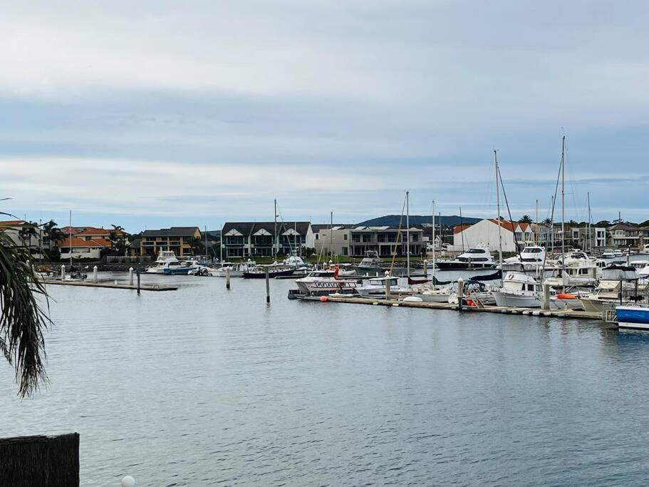 Waterfront Townhouse - Picturesque Marina Views Apartment Port Lincoln Exterior photo